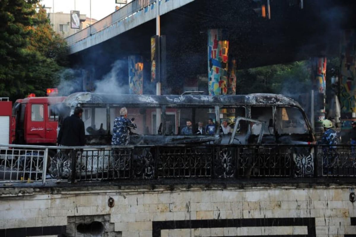 Συρία: 14 νεκροί σε βομβιστική επίθεση – Ο συριακός στρατός βομβάρδισε την Ιντλίμπ
