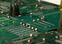 Τατσούγια Τανάκα: Ο υπέροχος μικρόκοσμος του Ιάπωνα καλλιτέχνη