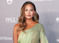 Chrissy Teigen: Στη Νέα Υόρκη χωρίς μπλούζα Chrissy Teigen: Στη Νέα Υόρκη χωρίς μπλούζα