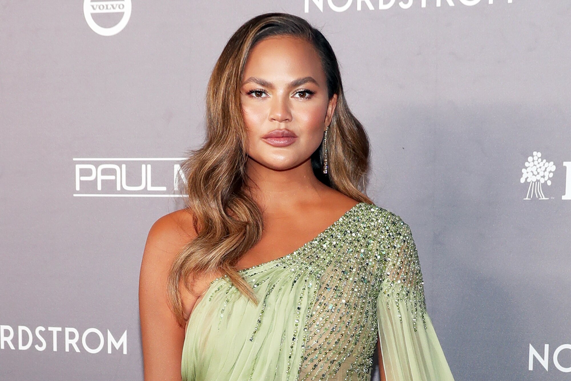 Chrissy Teigen: Στη Νέα Υόρκη χωρίς μπλούζα