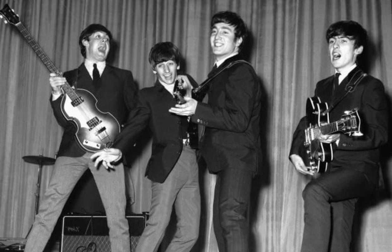 Beatles: Ο Πολ ΜακΚάρτνεϊ διαψεύδει τον μύθο για τη διάλυσή τους – «Ο Τζον την προκάλεσε»