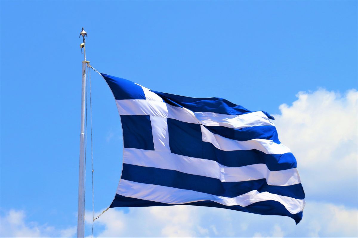 Ελληνική σημαία: Γιατί είναι κυανόλευκη, γιατί έχει 9 λωρίδες