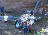 Κινέτα: Αυτοκίνητο έπεσε από την κατεστραμμένη γέφυρα Κινέτα: Αυτοκίνητο έπεσε από την κατεστραμμένη γέφυρα