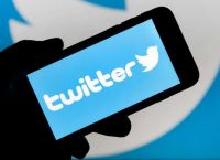 Twitter: Παραδέχεται ότι ευνοεί το δεξιό πολιτικό περιεχόμενο Twitter: Παραδέχεται ότι ευνοεί το δεξιό πολιτικό περιεχόμενο