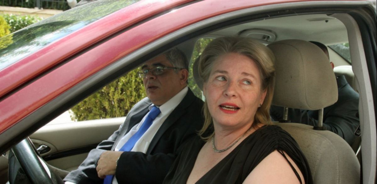 Έκαψαν το αυτοκίνητο της Ελένης Ζαρούλια