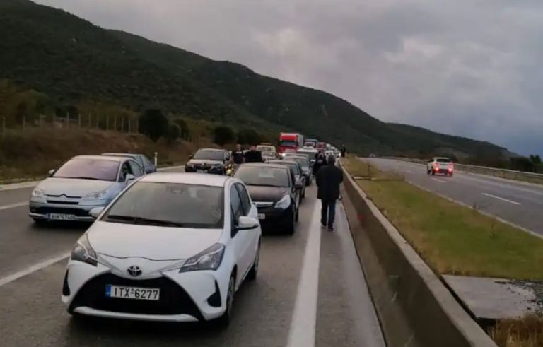 Θεσσαλονίκη: Κλειστή η Εγνατία στο ύψος της Μεγάλης Βόλβης