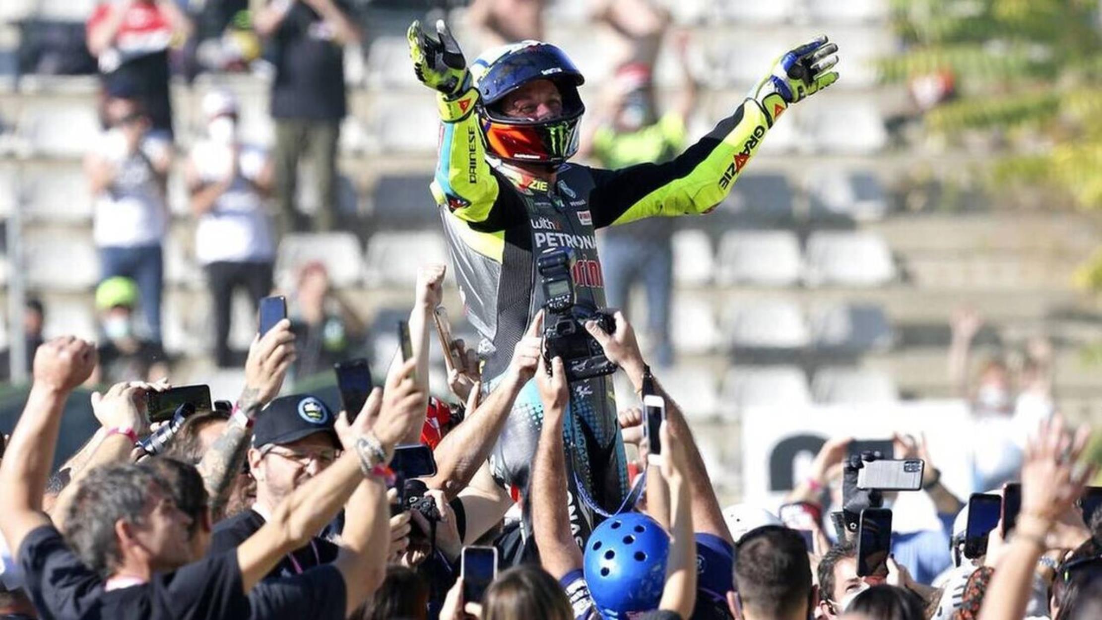 Moto GP: Αποθέωση στον τελευταίο αγώνα του Βαλεντίνο Ρόσι