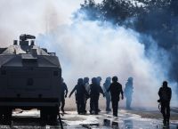 ΣΥΡΙΖΑ: Ο Μητσοτάκης πνίγει στα χημικά τους «ήρωες των πυρκαγιών»