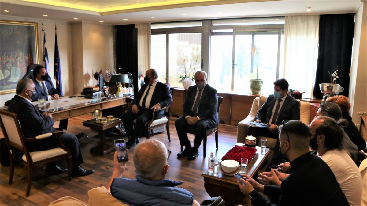 Υπουργείο Ανάπτυξης: Τίθεται προσωρινός περιορισμός στην εμπορία καλλυντικών προϊόντων επαγγελματικής χρήσης
