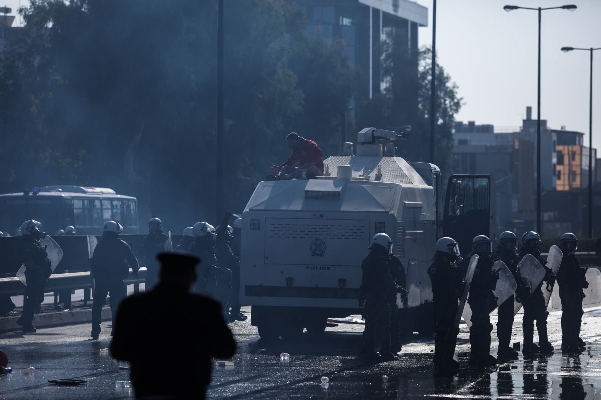 Πορεία πυροσβέστες: Καταγγελία για ακρωτηριασμό από κρότου λάμψης των ΜΑΤ