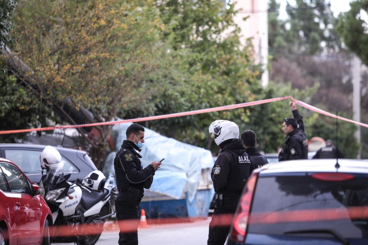 Χαλάνδρι: Γνωστός οφθαλμίατρος ο άνδρας που πυροβολήθηκε – Ποια είναι η εικαστικός που του επιτέθηκε