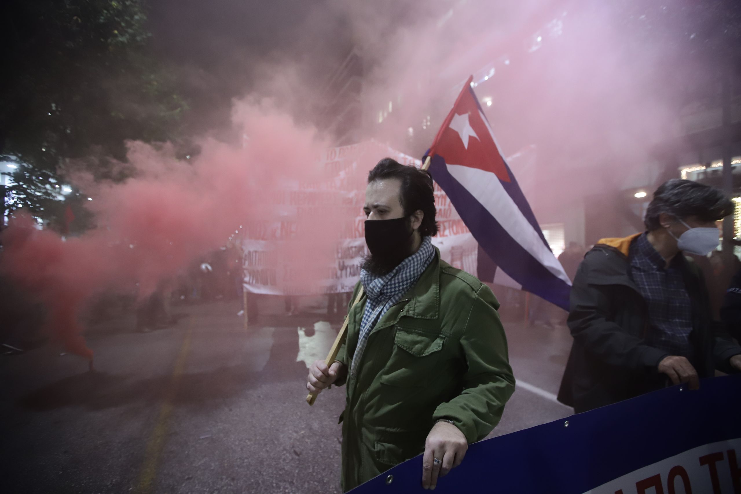 Επεισόδια με μολότοφ σε Θεσσαλονίκη και Πάτρα – Ένταση και στην Αθήνα