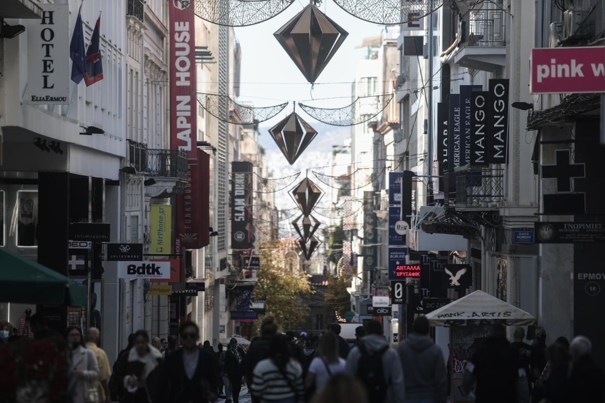 Κρούσματα [21/2]: 5.890 στην Αττική και 1.807 στη Θεσσαλονίκη – Η γεωγραφική κατανομή