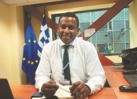 Σπύρος Ρίτσαρντ Χαγκαμπιμάνα: Μπορεί να γίνει ο πρώτος μαύρος Έλληνας βουλευτής