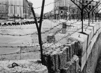 Τείχος του Βερολίνου: Σαν σήμερα έπεσε Τείχος του Βερολίνου: Σαν σήμερα έπεσε