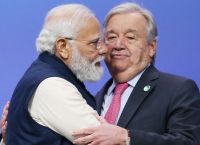 COP26: Ο «αγκαλίτσας» της Συνόδου για το Κλίμα που έφερε σε αμηχανία τον Αντόνιο Γκουτέρες