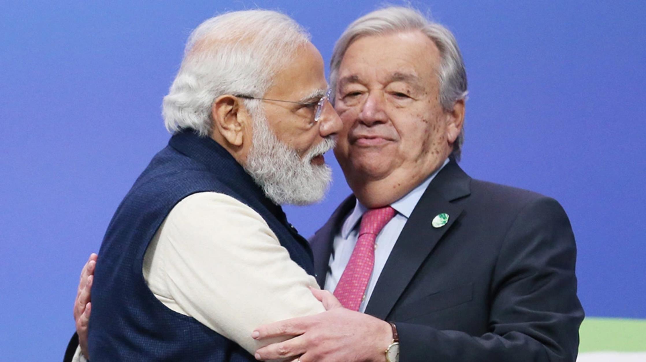 COP26: Ο «αγκαλίτσας» της Συνόδου για το Κλίμα που έφερε σε αμηχανία τον Αντόνιο Γκουτέρες