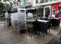 Απεργία στην εστίαση: “Κατέβασαν ρολά” καφέ, μπαρ και εστιατόρια – Τι ζητούν