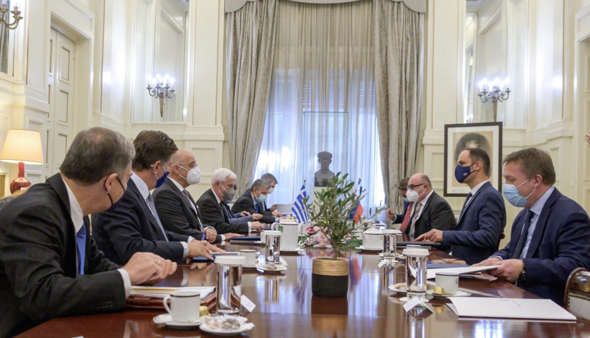 Δένδιας: Η ενταξιακή πορεία των Δυτικών Βαλκανίων στη συνάντηση με τον Σλοβένο υπουργό εξωτερικών