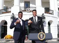 Γιάννης Αντετοκούνμπο: «Από τα Σεπόλια στο Οβάλ γραφείο»