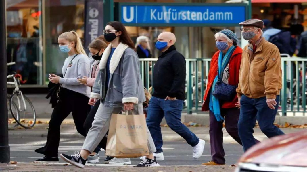 Παραλλαγή Όμικρον: Η Ελβετία βάζει σε καραντίνα ταξιδιώτες από πέντε χώρες