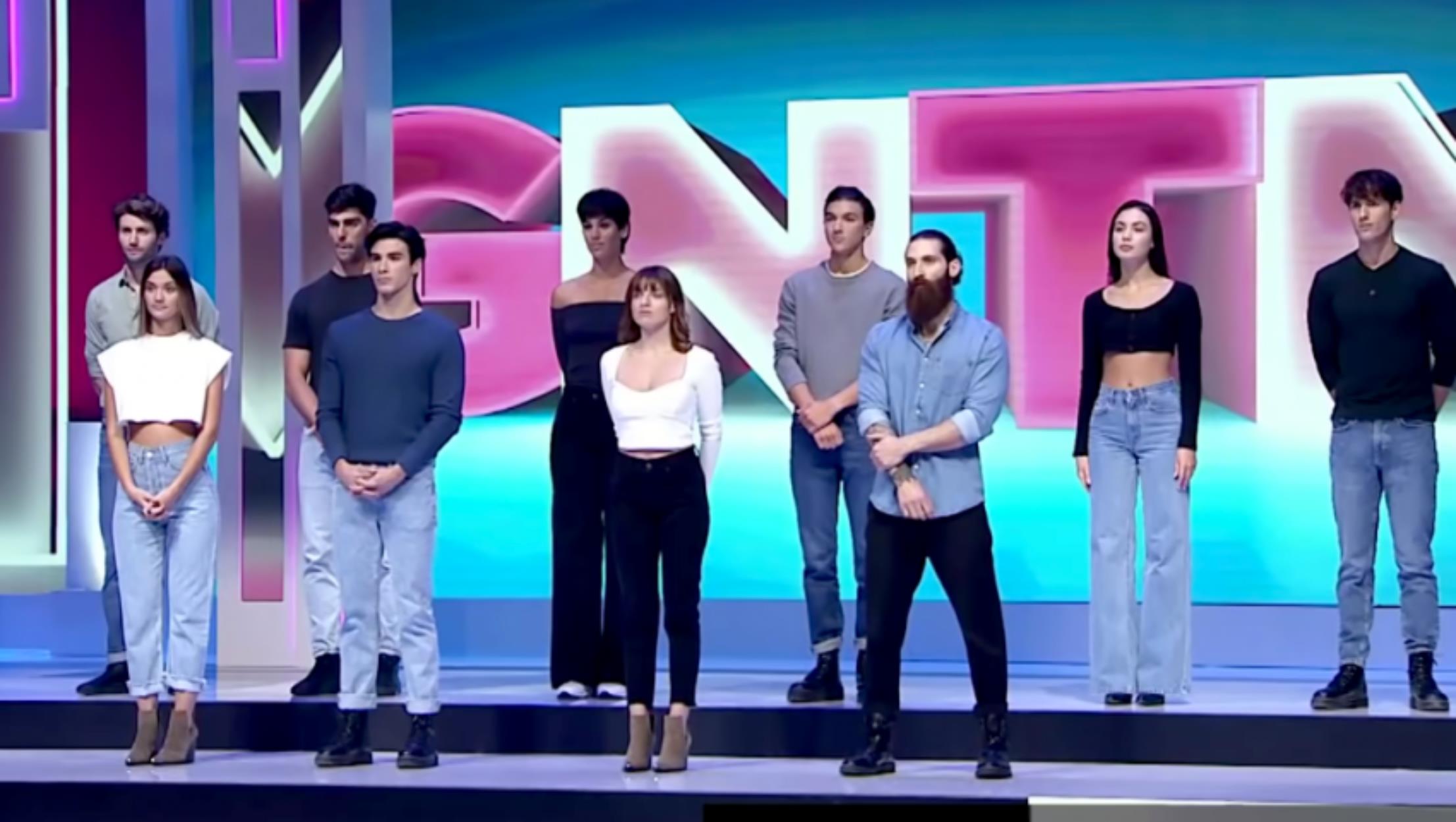 GNTM: Το πλάνο που δεν έκοψε η παραγωγή – Παίκτες ξύπνησαν γυμvοί στο ίδιο κρεβάτι