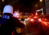 Κολωνάκι 13χρονη: Συγκλονιστικό βίντεο από τη μεταφορά του κοριτσιού που έπεσε από τον 6ο όροφο πολυκατοικίας Κολωνάκι 13χρονη: Συγκλονιστικό βίντεο από τη μεταφορά του κοριτσιού που έπεσε από τον 6ο όροφο πολυκατοικίας