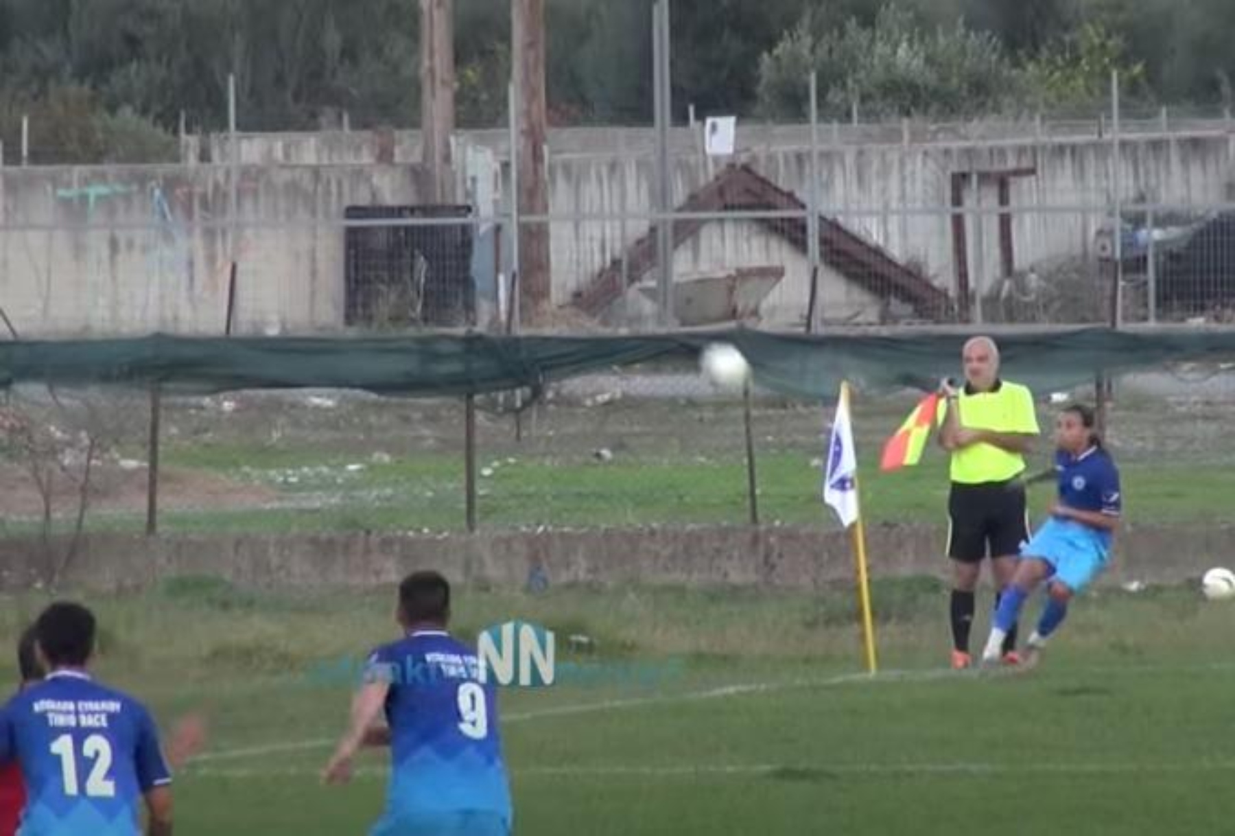 «Ντου» από σμήνος κουνουπιών σε ελληνικό γήπεδο