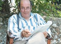 Μανούσος Μανουσάκης: Μου πρότειναν να κάνω σειρά με έρωτα εμβολιασμένου και ανεμβολίαστης