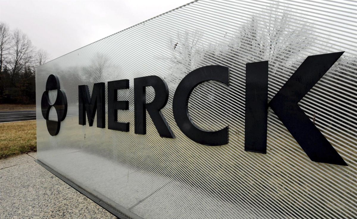 Merck: Η Βρετανία ενέκρινε πρώτη το χάπι κατά του κορωνοϊού