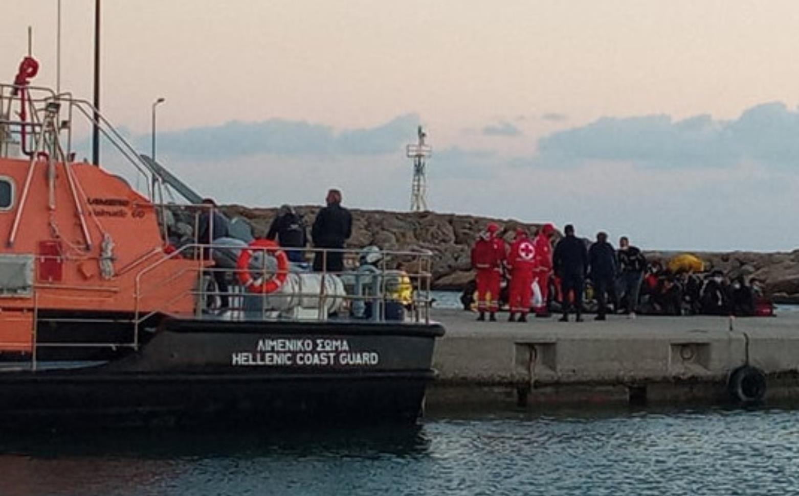 Κρήτη: Ένα νεκρός μετανάστης σε σκάφος που βυθίστηκε – Διασώθηκαν 67 άτομα