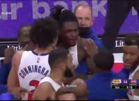 NBA: Ξύλο και αποβολές για Τζέιμς και Στιούαρτ – Αγκωνιά ο Λεμπρόν