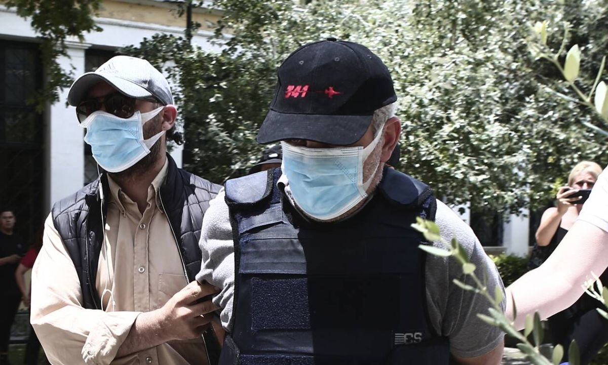 Ψευτογιατρός: Συγγενείς των θυμάτων προσπάθησαν να λιντσάρουν τον κατηγορούμενο