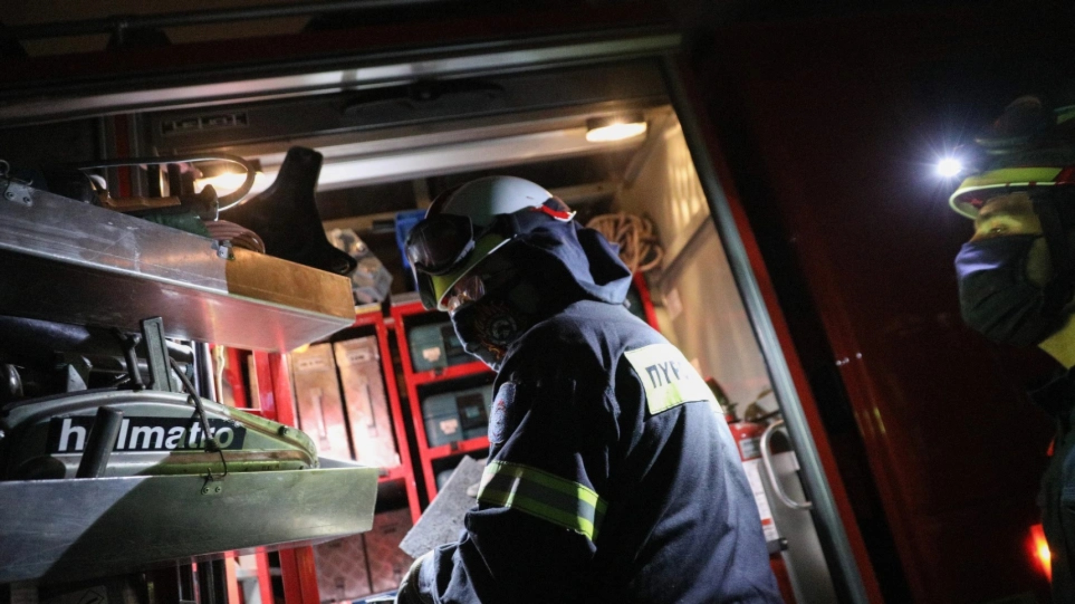 Νέα Σμύρνη: Πυρκαγιά σε διαμέρισμα – Απεγκλωβίστηκε ένα άτομο