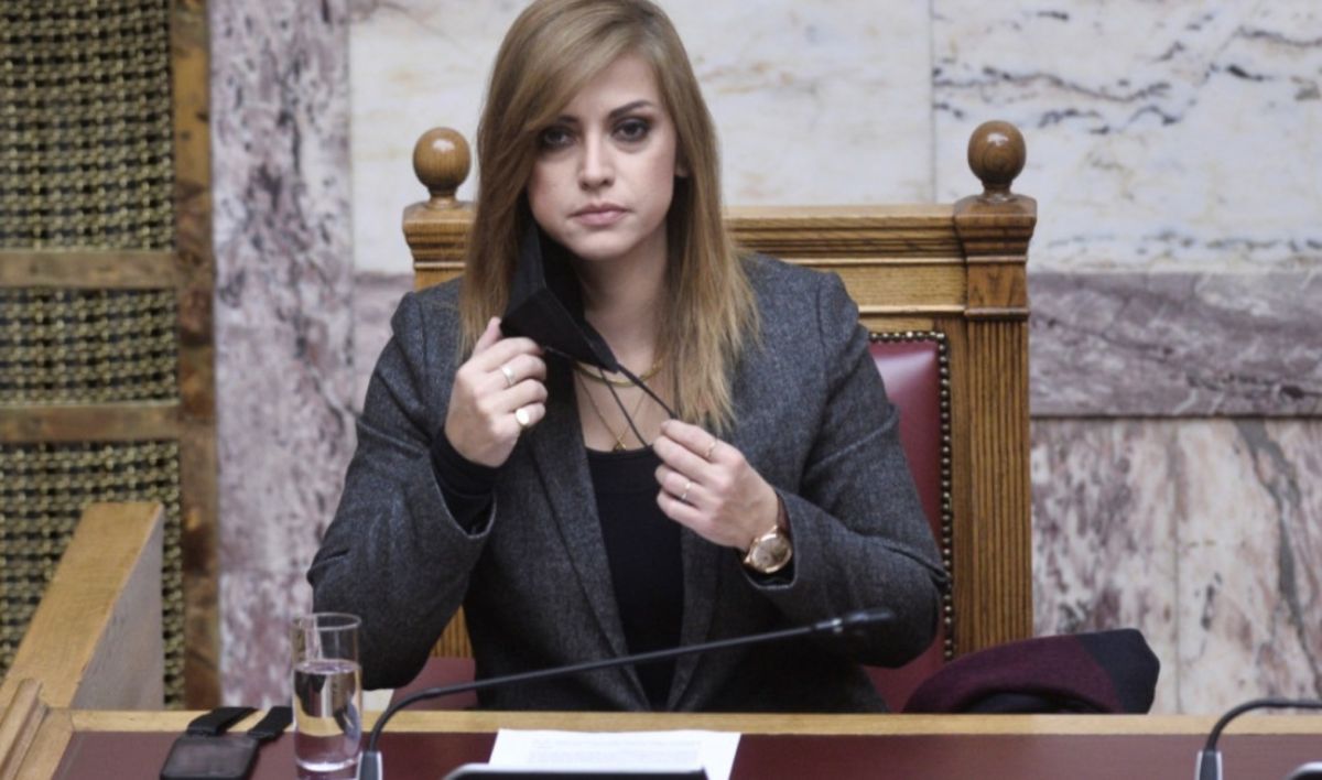 Μαξίμου κατά Ραλλίας Χρηστίδου: Ανεπίτρεπτο βουλευτές να λειτουργούν ως troll του διαδικτύου