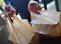 Κομοτηνή: Ουρά 2000 ατόμων για να παραλάβουν βασικά είδη διατροφής