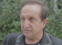 Μπιμπίλας: Από τι να προστατεύσω τον Σερβετάλη; Από το ότι εγκατέλειψε ένα θέατρο;
