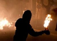 Ποινικός Κώδικας: Κακούργημα η κατοχή και χρήση μολότoφ σε πορείες