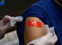 Εμβολιασμός: Ίσως γίνει υποχρεωτικός με την τρίτη δόση στους άνω των 65