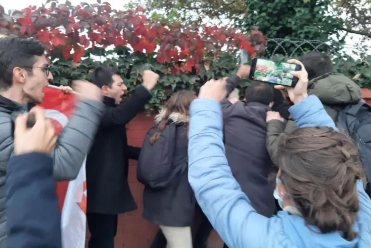 Τουρκία: 17 συλλήψεις για τον προπηλακισμό Αμερικανού