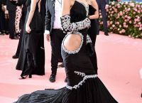 Bella Hadid: Απαντά στις φήμες που την ήθελαν ανεμβολίαστη