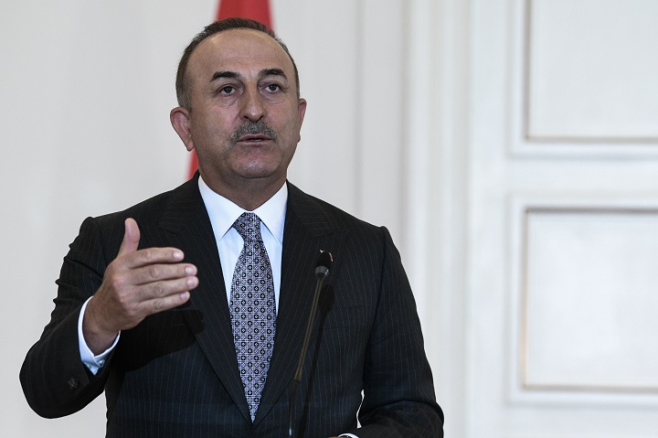 Τσαβούσογλου: Συζητήσιμη η κυριαρχία των στρατικοποιημένων νησιών του Αιγαίου