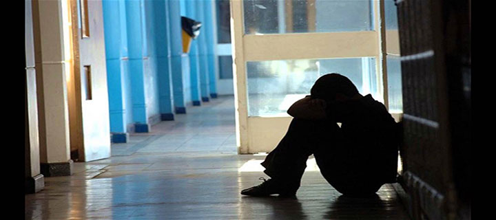 Δραπετσώνα: Μήνυση στη 16χρονη που έσβησε το τσιγάρο μάτι συμμαθήτριάς της, κατέθεσαν οι γονείς του θύματος