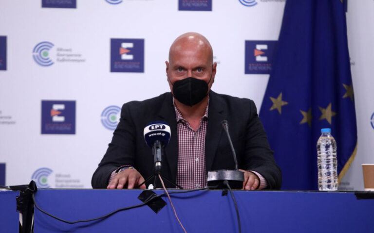 Ζαούτης: Αναμένουμε αύξηση της Όμικρον – 33 τα επιβεβαιωμένα κρούσματα και 98 τα «ύποπτα» στην Ελλάδα