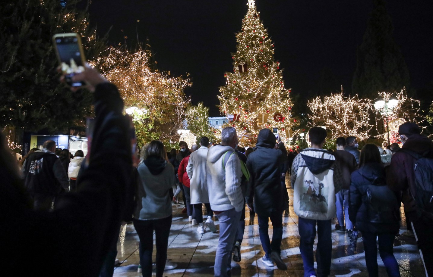 Κρούσματα σήμερα 30/12: «Βουλιάζει» η Αττική με 15.713 κρούσματα