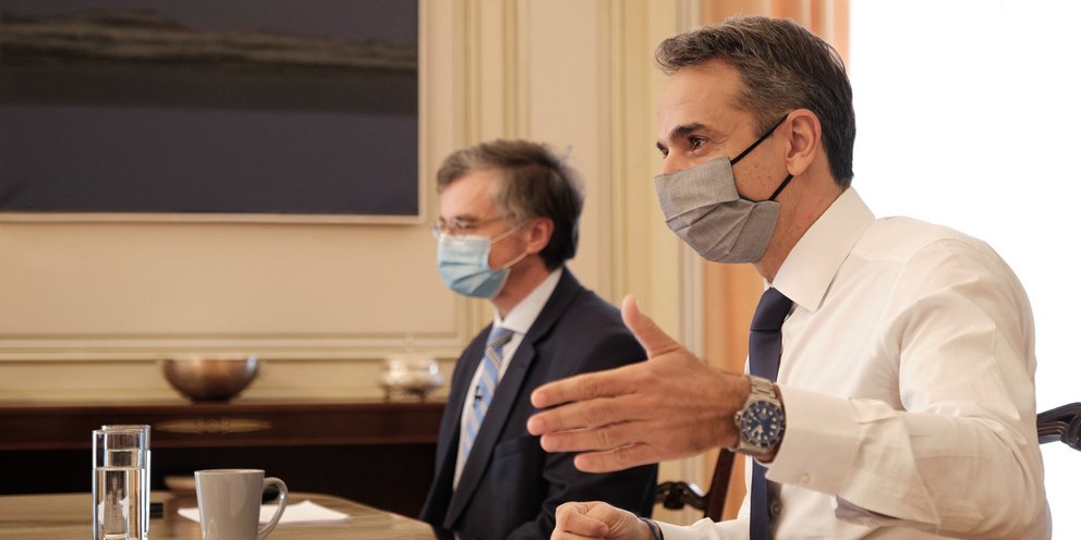 Κρίσιμη συνάντηση Μητσοτάκη – Τσιόδρα και νέα μέτρα στο τραπέζι