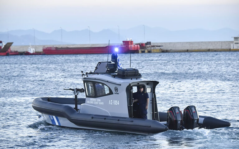Τραγωδία στα Αντικύθηρα: Νεκροί 7 άνθρωποι – Απεγκλωβίστηκαν οι 90 ναυαγοί μετανάστες