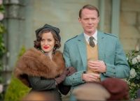 «A Very British Scandal»: Μια αληθινή ιστορία revenge porn γίνεται τηλεοπτική σειρά με σεξ και πολαρόιντ
