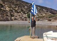 Κίναρος: Εμβολιάστηκε η κυρά Ρηνιώ, η μοναδική κάτοικος του νησιού