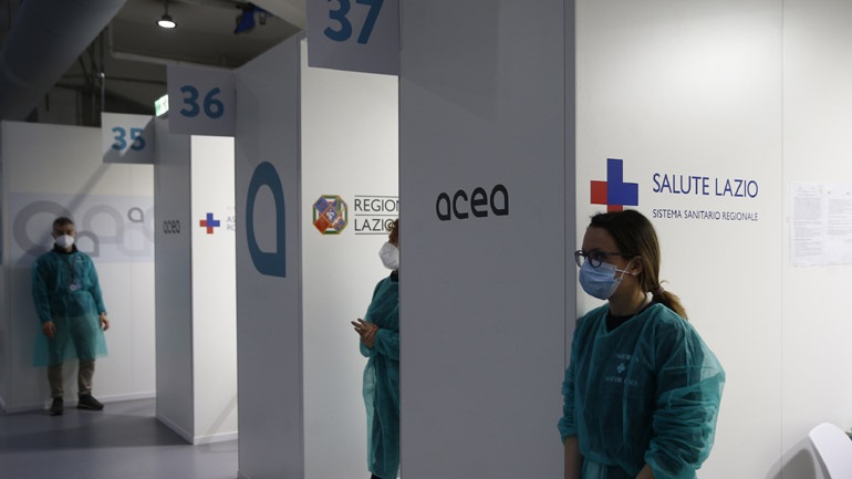 Ιταλία κορωνοϊός: Άνδρας πήγε να εμβολιαστεί με ψεύτικο χέρι σιλικόνης
